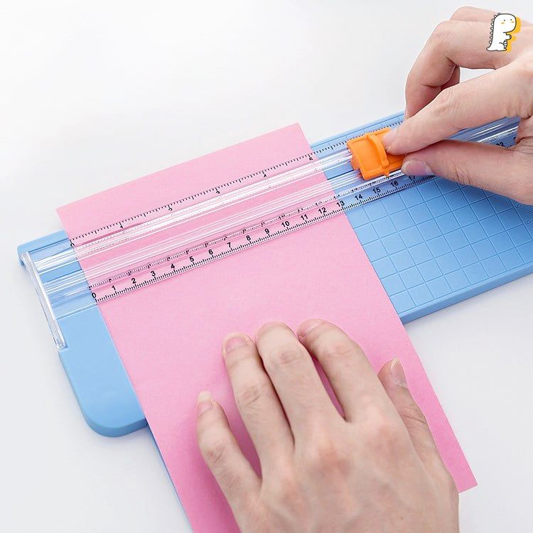 Bàn cắt giấy DIY