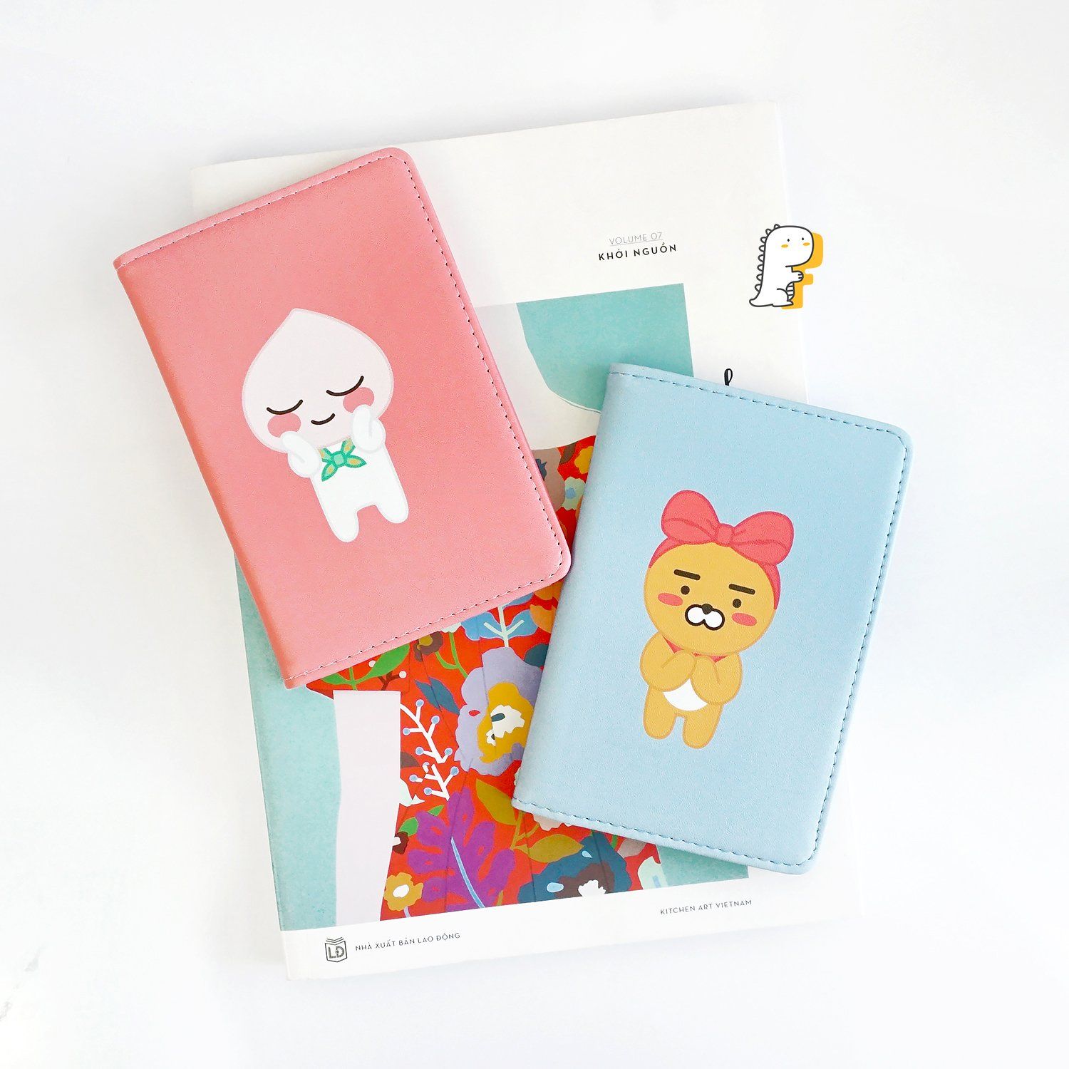 Vỏ bọc passport Kakao Friends bằng da