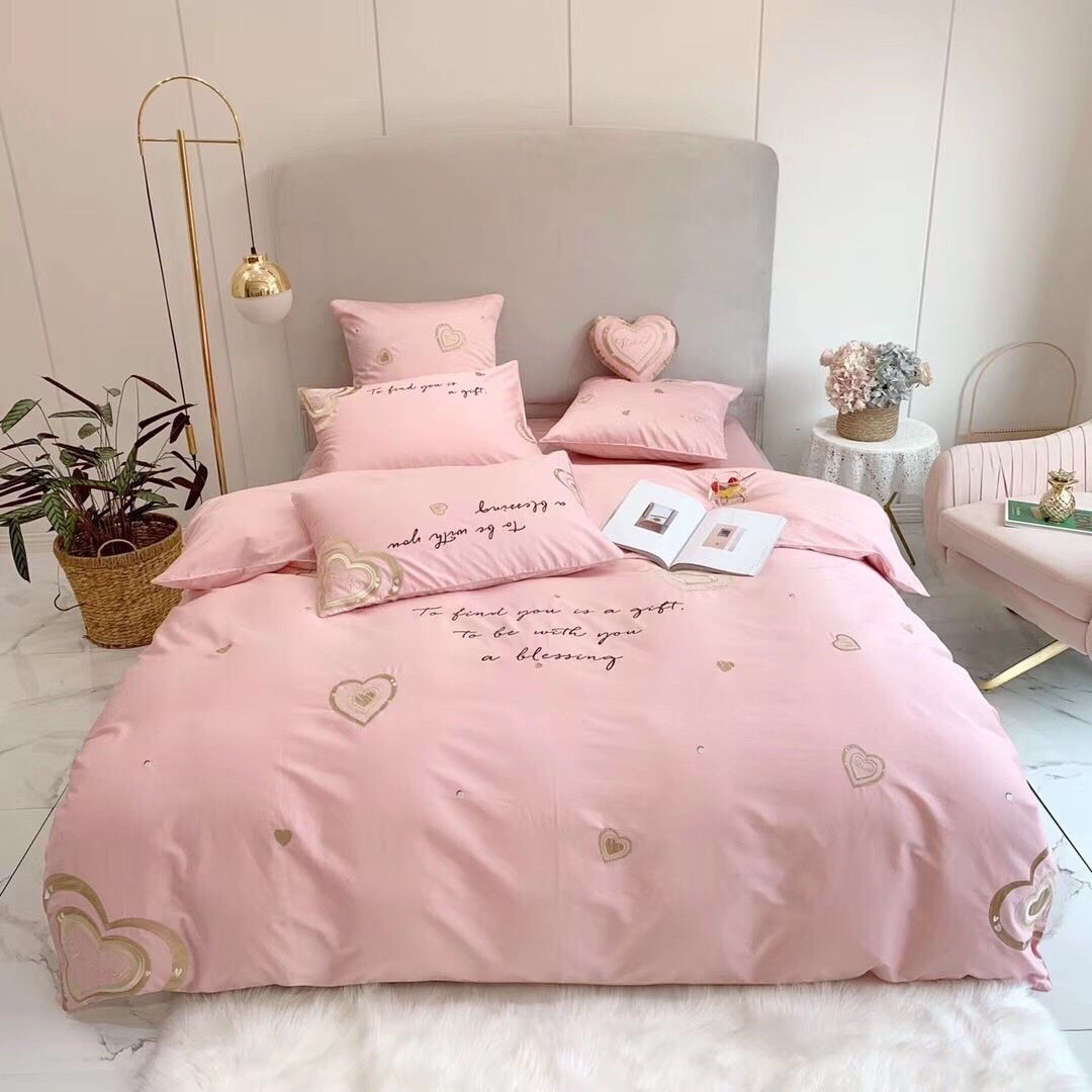SET CHĂN GA GỐI LỤA TIM VÀNG SON 7M
