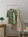 NOOBITA - Sơ mi tay ngắn cổ vest hoạ tiết lá 7925