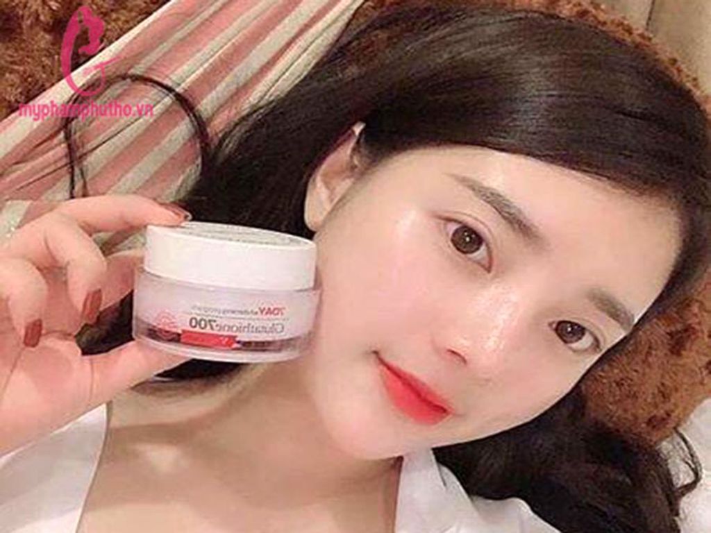 cȏng dụng Kem Dưỡng Trắng Da 7 Day Whitening Program Glutathione 700 V-Cream