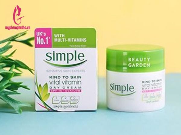 Kem Dưỡng Da Ban Ngày Simple Kind To Skin Vital Vitamin Day Cream
