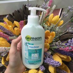 Sữa rửa mặt Garnier Skin Hautklar Reinigungs- & Abschmink-Gel 2in1