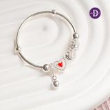  Kiềng Baby Bạc 99 - 1 Charm Trái tim Đỏ - 2 Charm Tròn Bạc - 1 Chuông Tòn Ten K400 