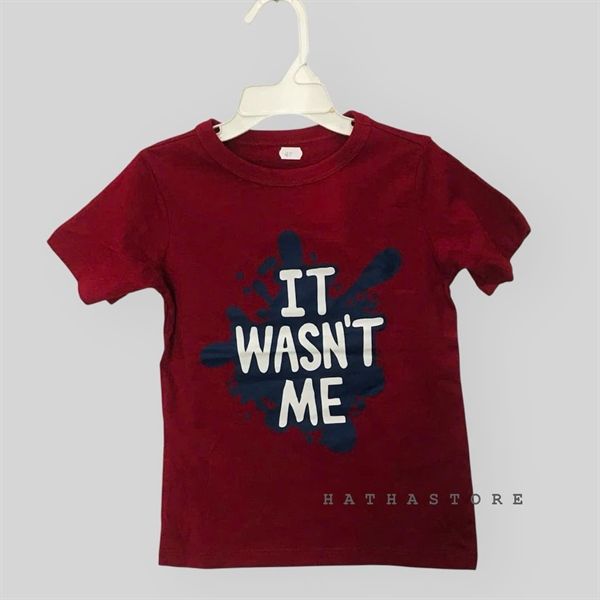 Áo thun PL4CE đỏ đô it wasnt me bé trai