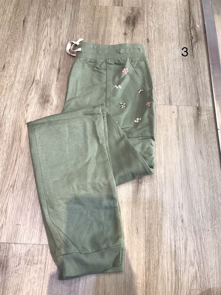 Quần jogger xanh rêu túi hoa