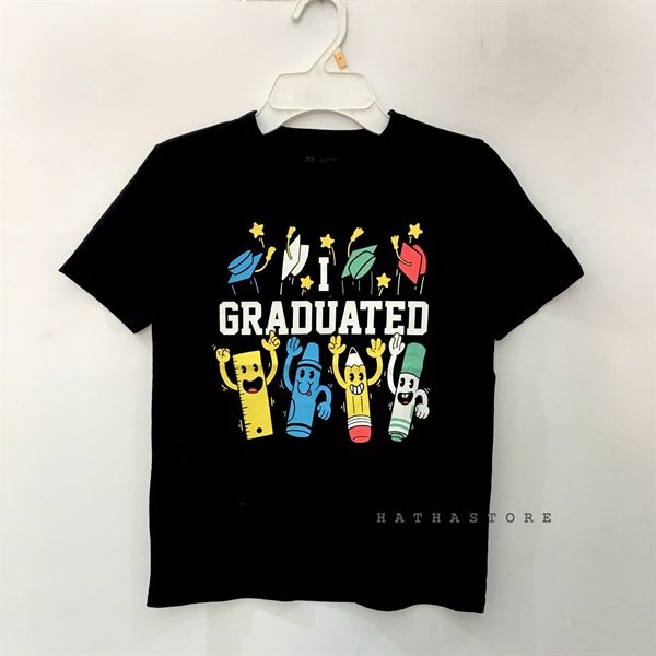 Áo thun PL4CE đen graduated bé trai