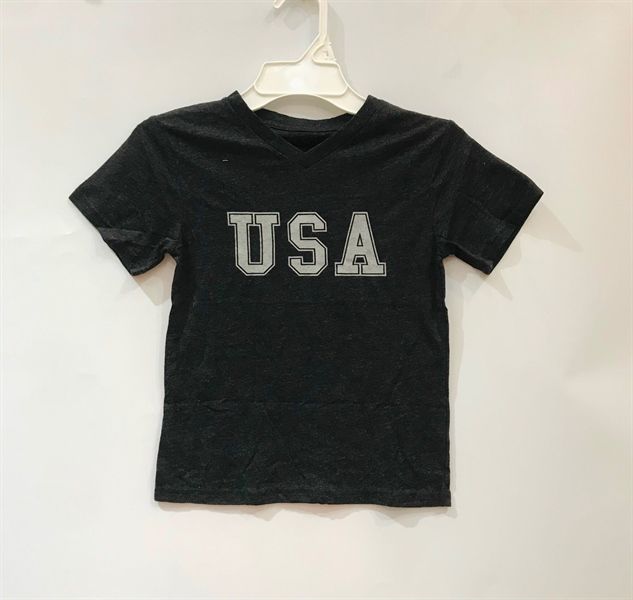 Áo thun Place đen chữ usa bé trai