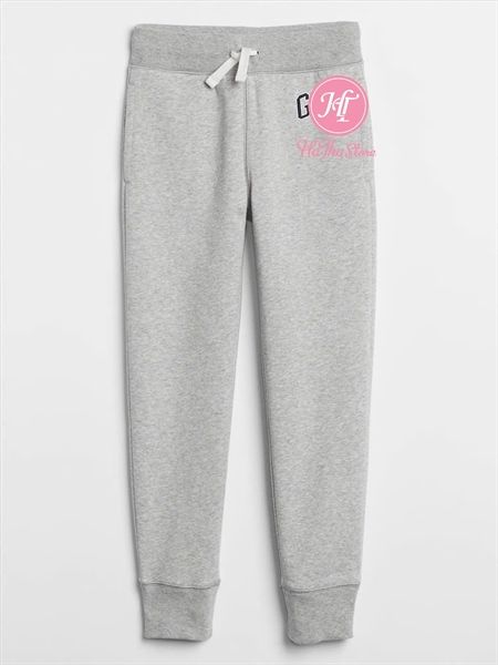 Quần jogger xám chữ đen bé trai