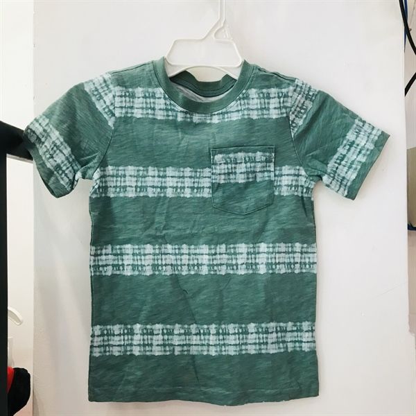 Áo thun C4RTER xanh lá sọc trắng bé trai
