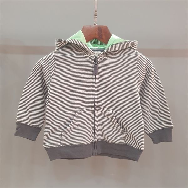 Áo khoác Carter xám chuột sọc trắng nón xanh bé tra