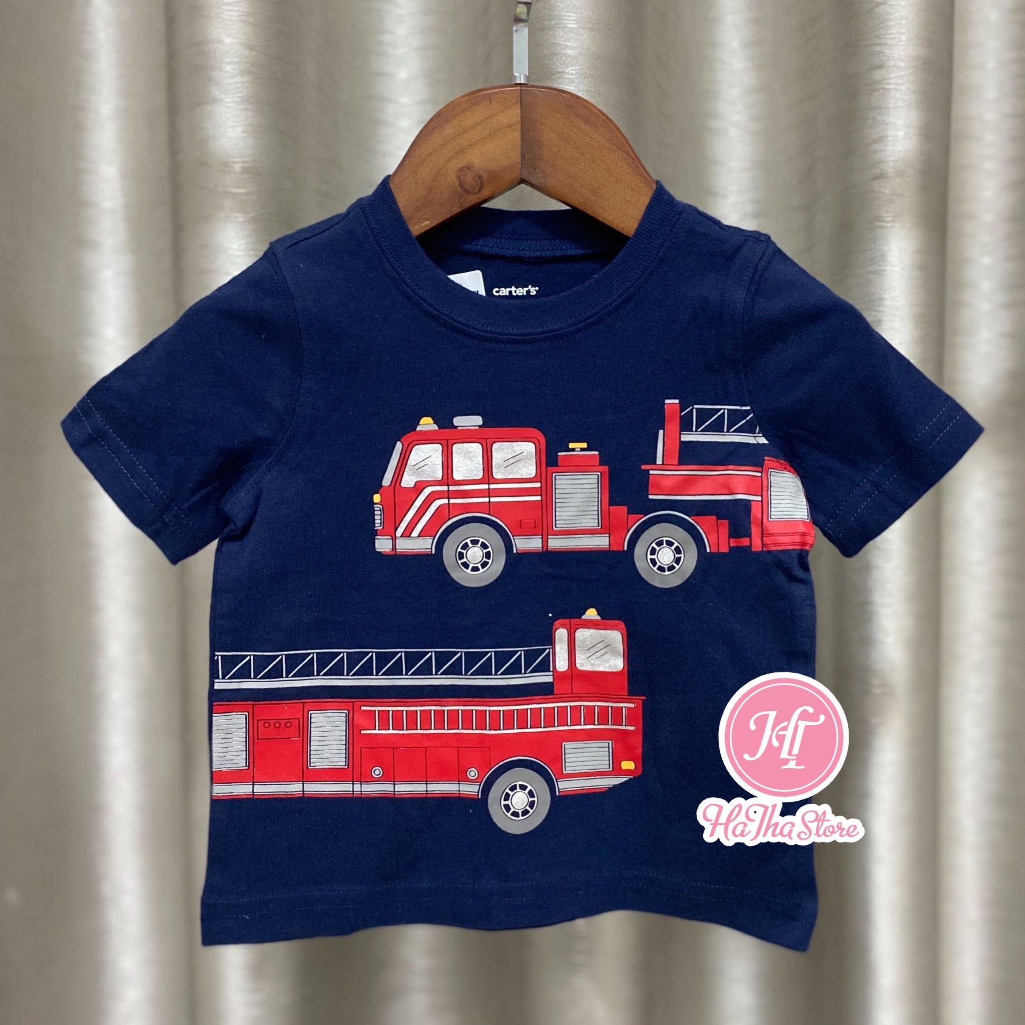 (6M) Áo thun C4RTER xanh đen xe cứu hỏa bé trai