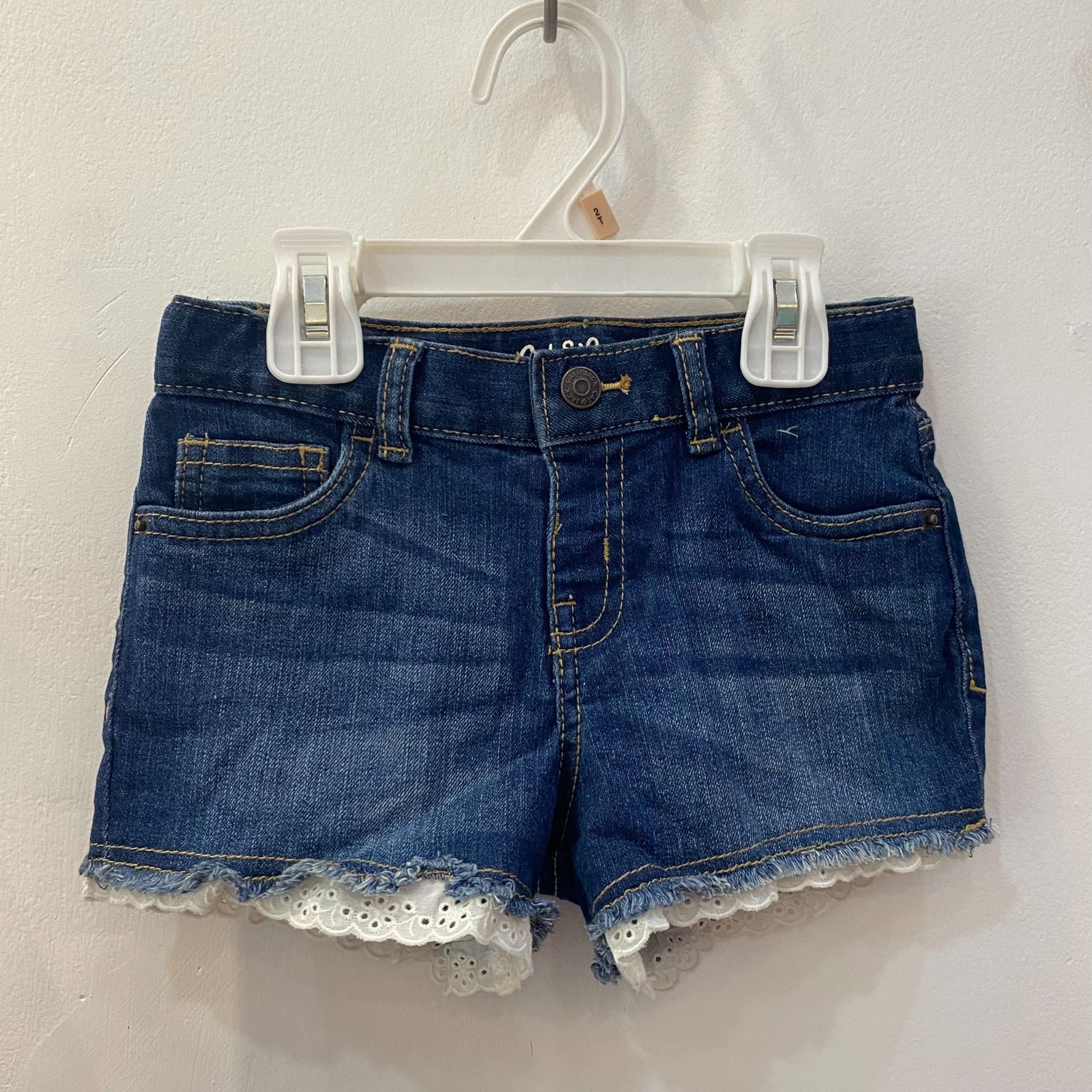Quần short jean C&J xanh đậm ren bé gái
