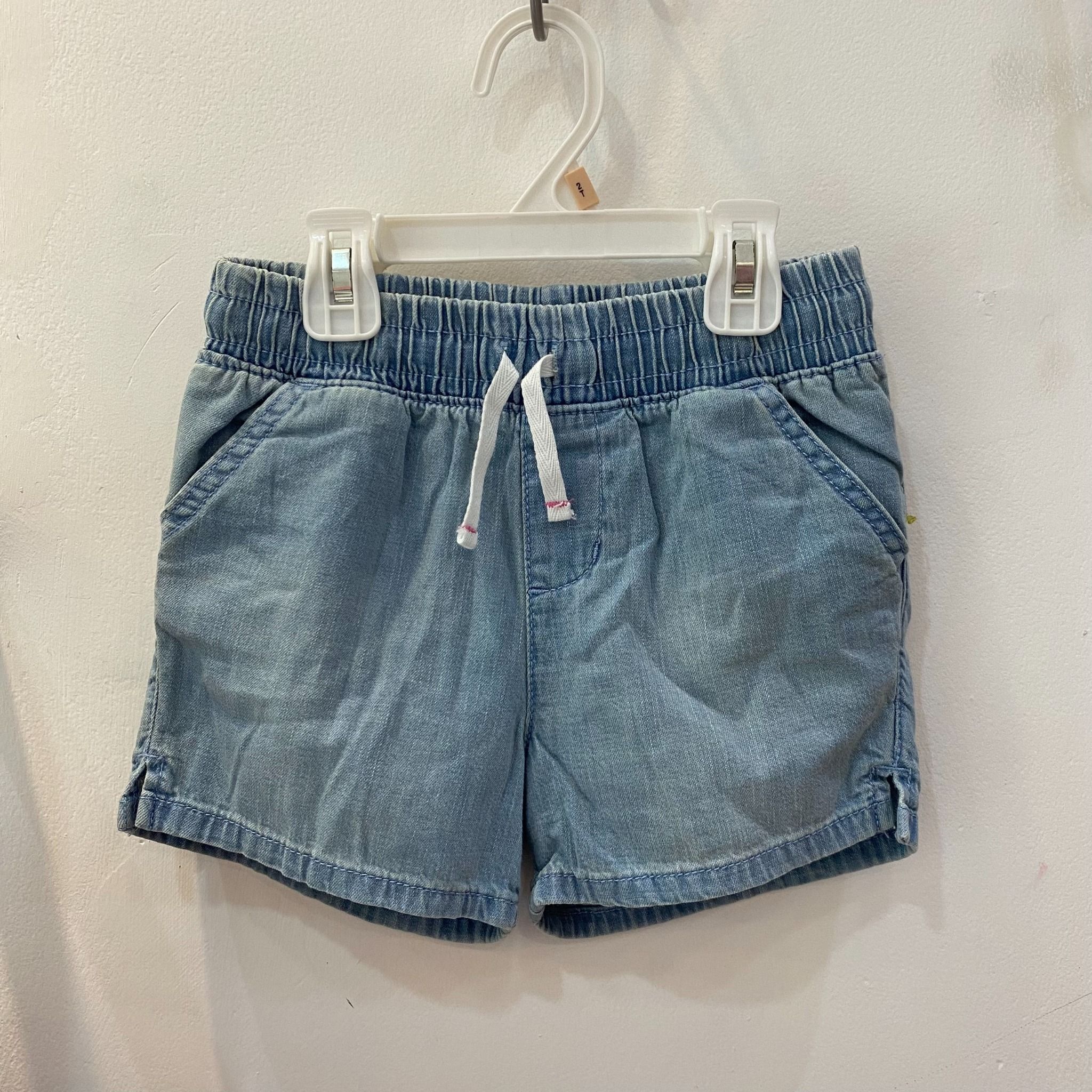 Quần short jean C&J xanh nhạt lưng thun rút bé gái