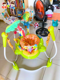 Ghế nhảy Jumperoo Jungle màu xanh chân cong
