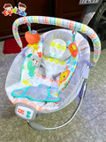 Ghế rung họa tiết động vật hoang dã Bright Starts