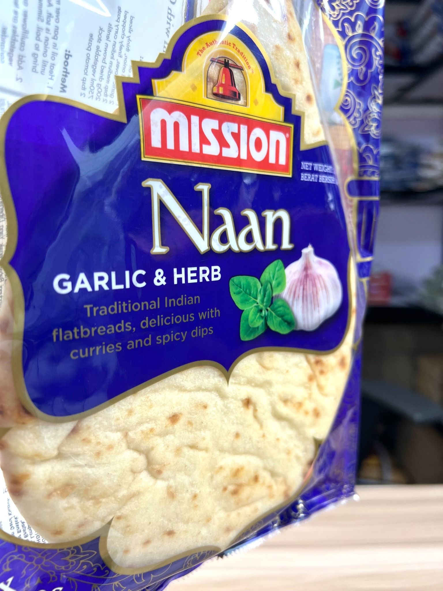 banh naan an do vi toi rau thom mission naan garlic herb 4pics 320gr goi