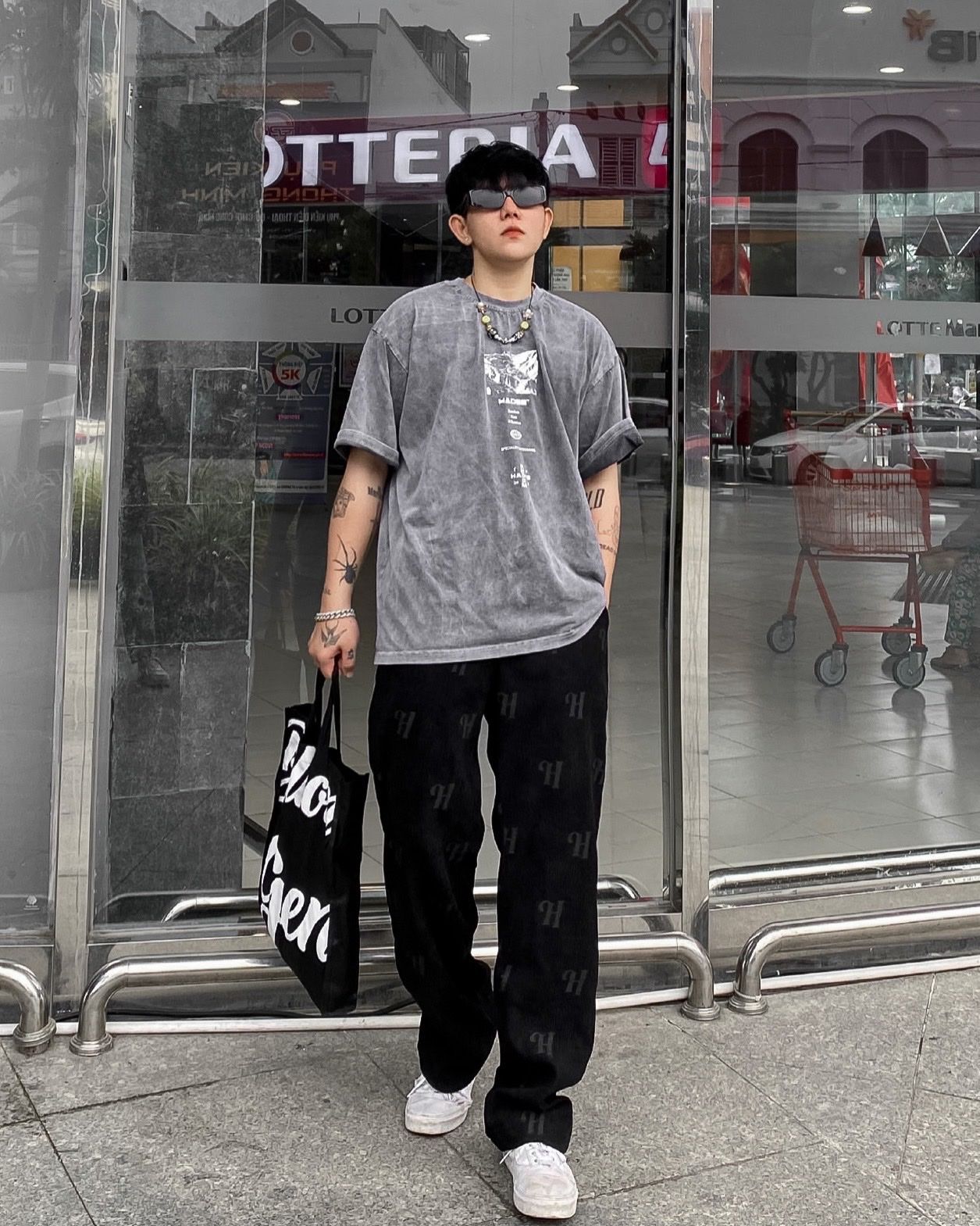 H BLACK TROUSER PANTS