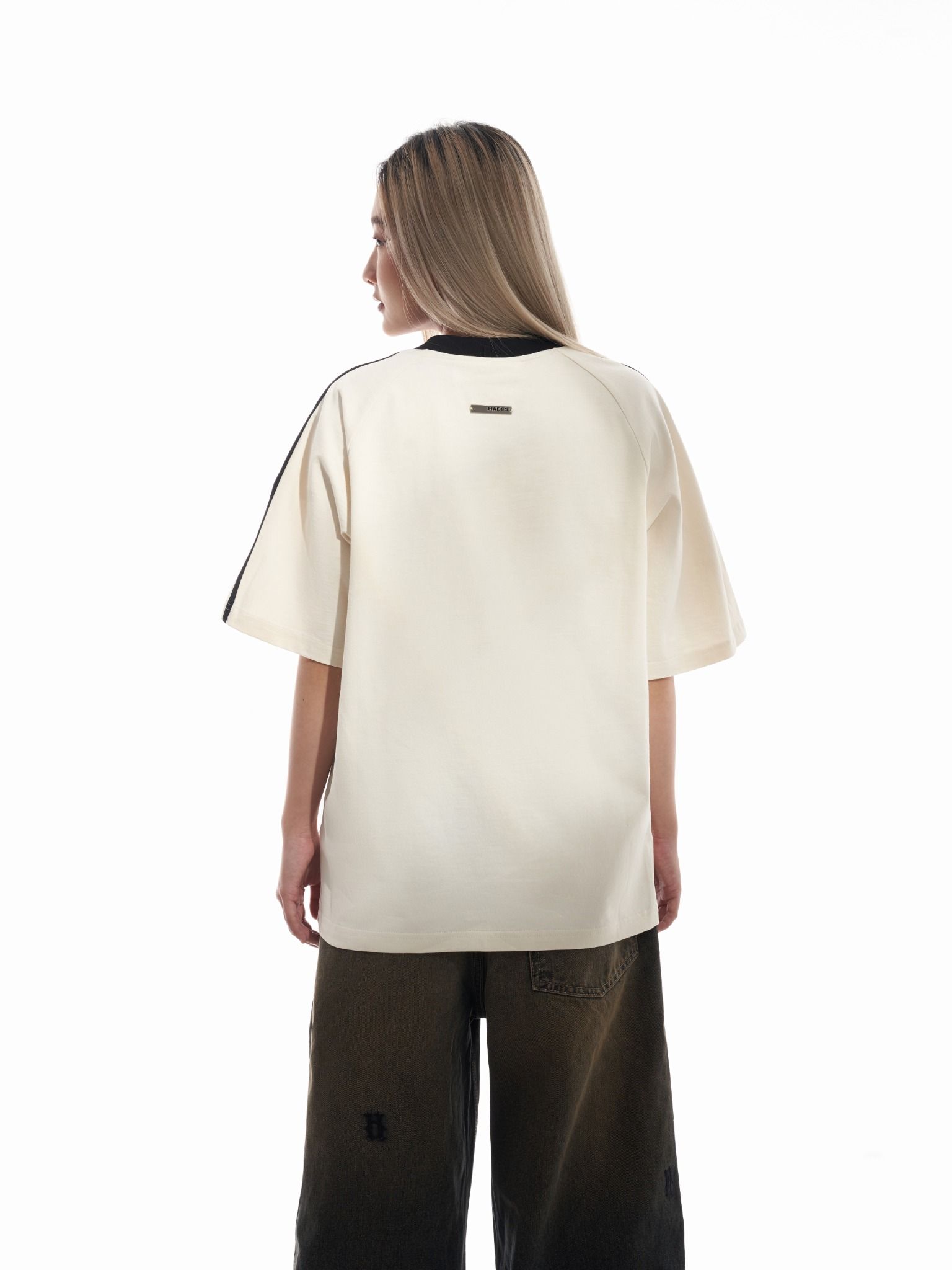 BUCKLE LIPS TEE