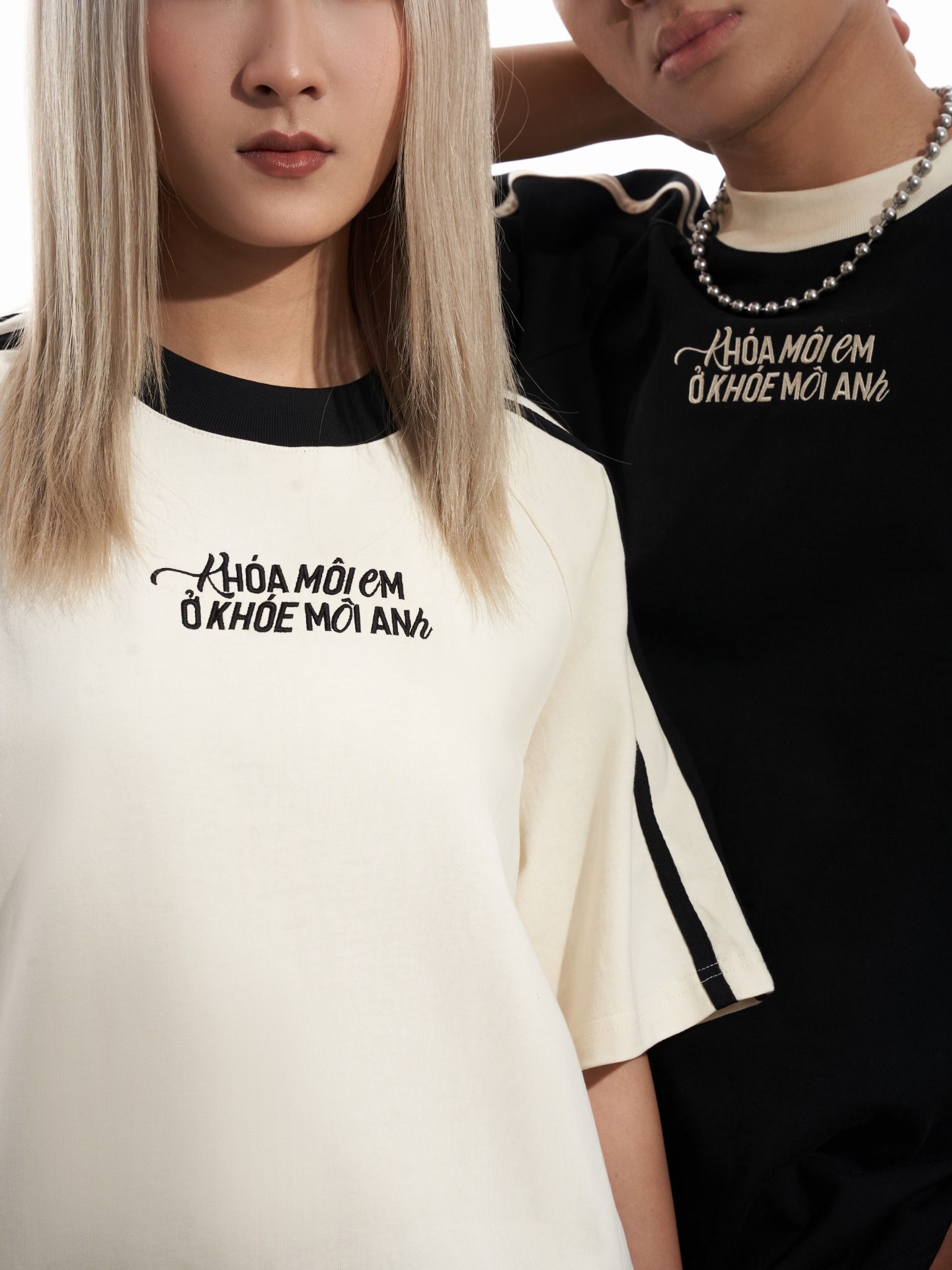 BUCKLE LIPS TEE