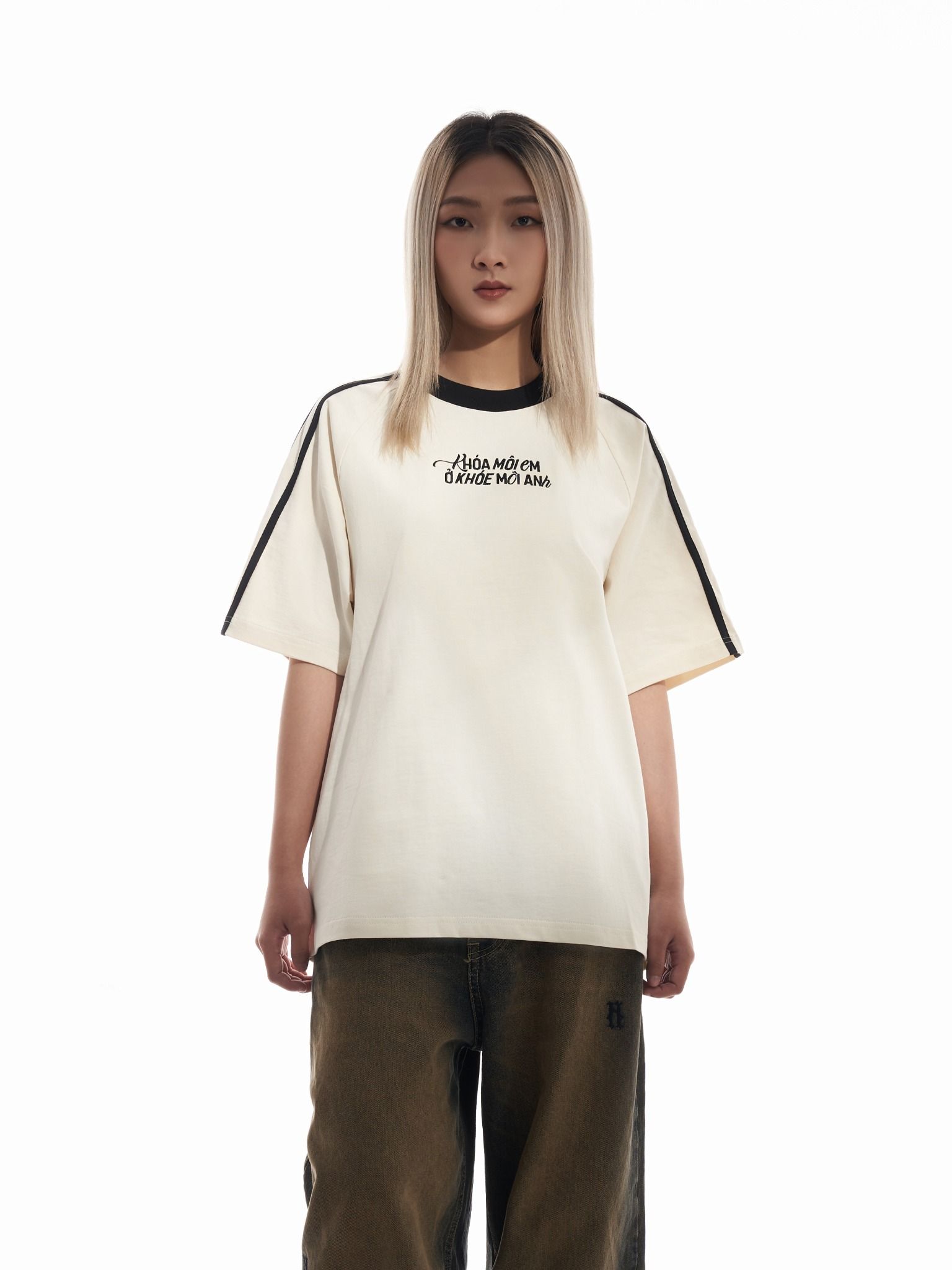 BUCKLE LIPS TEE