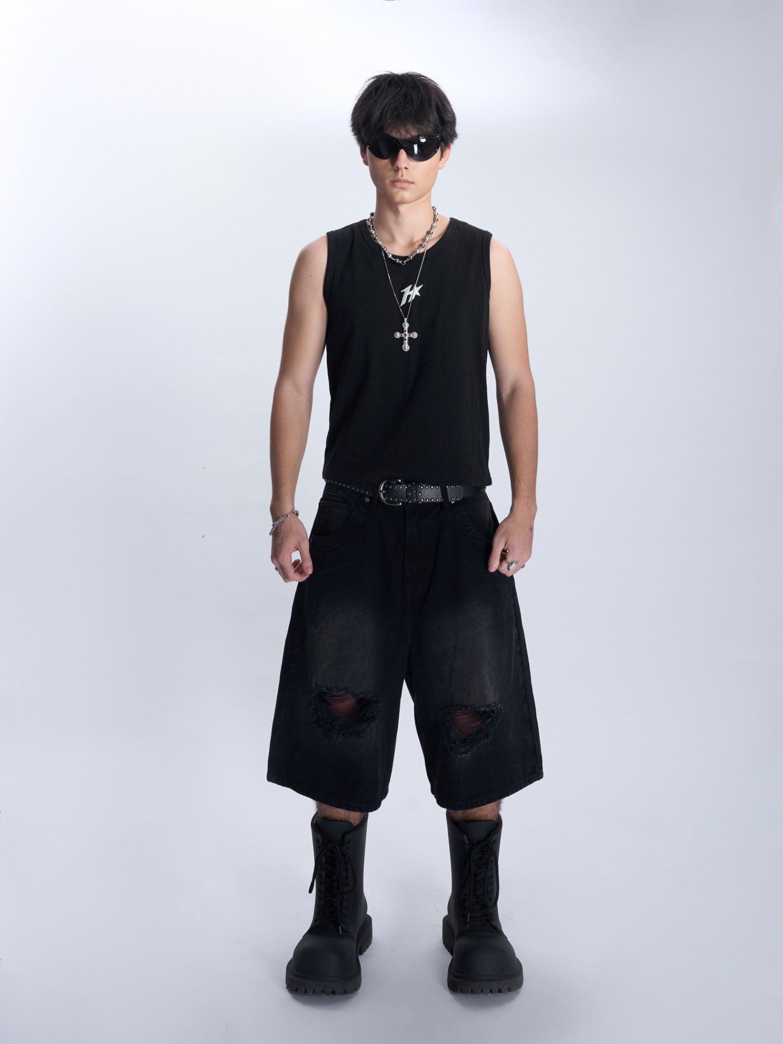 HADES BLACKOUT DISTRESS WASH JEAN SHORTS