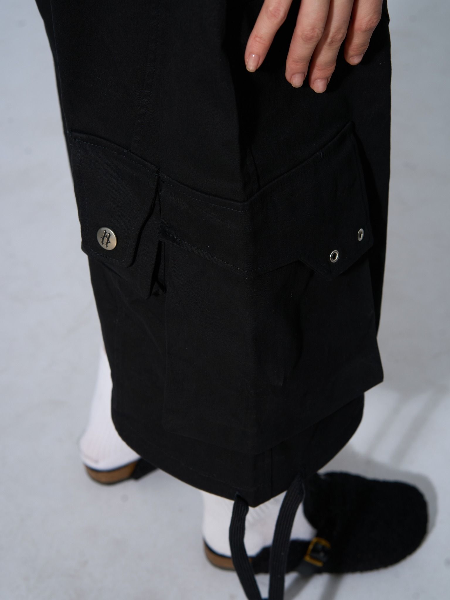 HADES KHAKI CARGO SHORTS