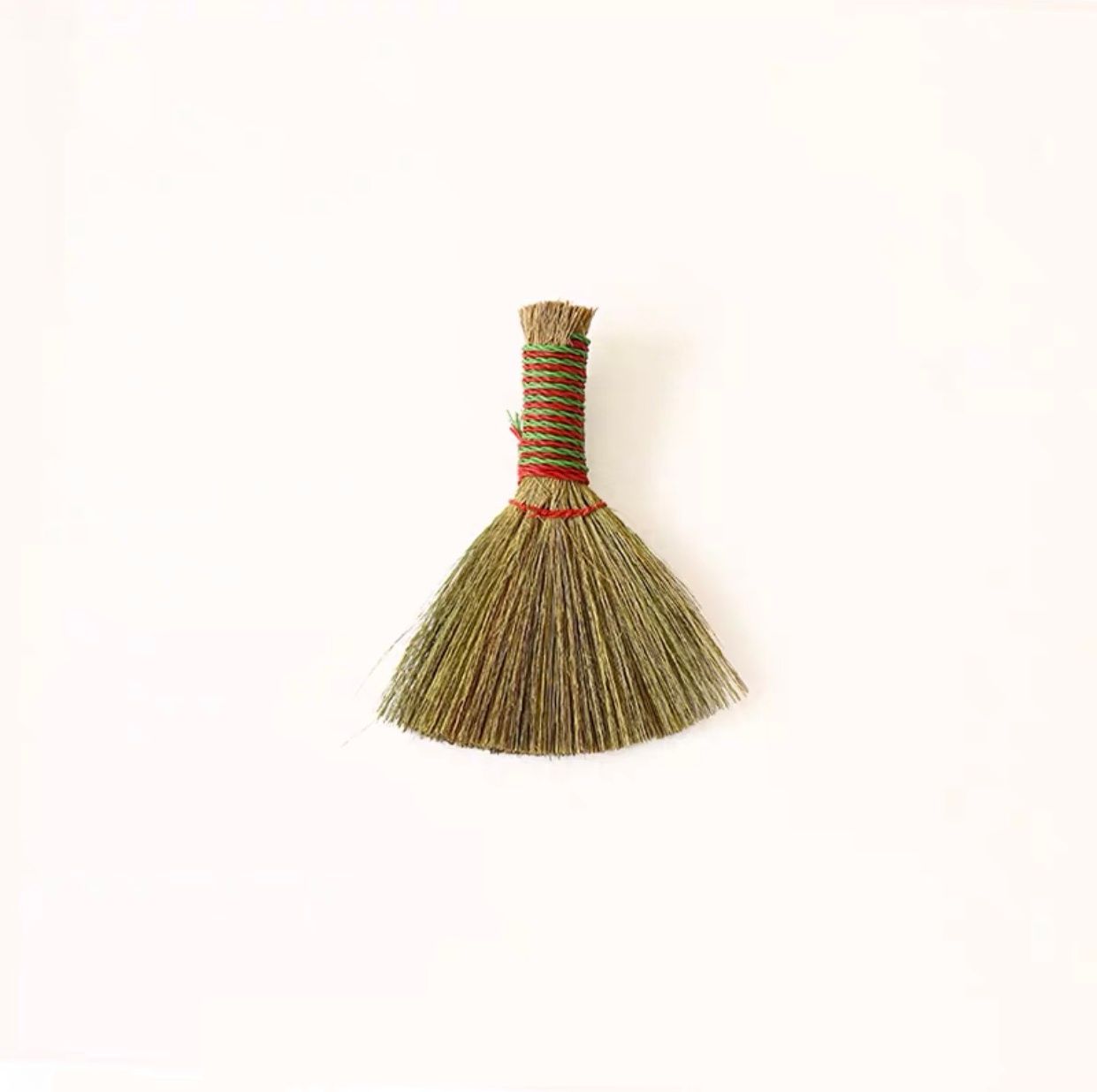 Chổi rơm quét bụi - Chổi đan thủ công - The bamboo