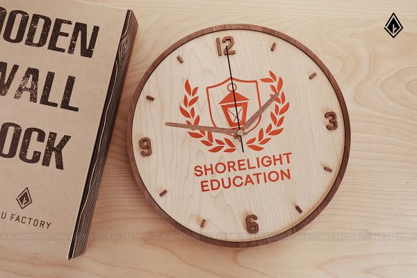 Đồng hồ gỗ treo tường | Khắc logo và tô màu thủ công
