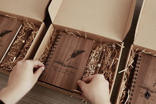 Sổ & bút gỗ Walnut | Đóng gói hộp quà