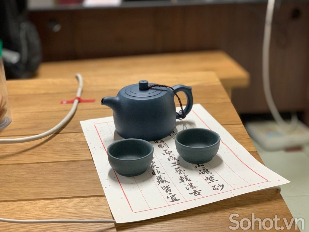 Bộ ấm trà làm từ đất sét tử sa