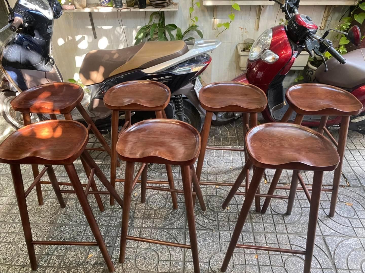  Ghế stool bar gỗ 4 chân mặt lõm 