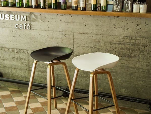  HY11 - Ghế Bar Hay About A Stool Chân Sắt Giả Gỗ 