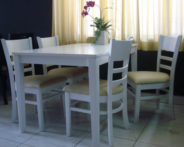BÀN ĂN GỖ 4 GHẾ CABIN MÀU TỰ NHIÊN( MẶT BÀN100 %GỖ CAO SU)