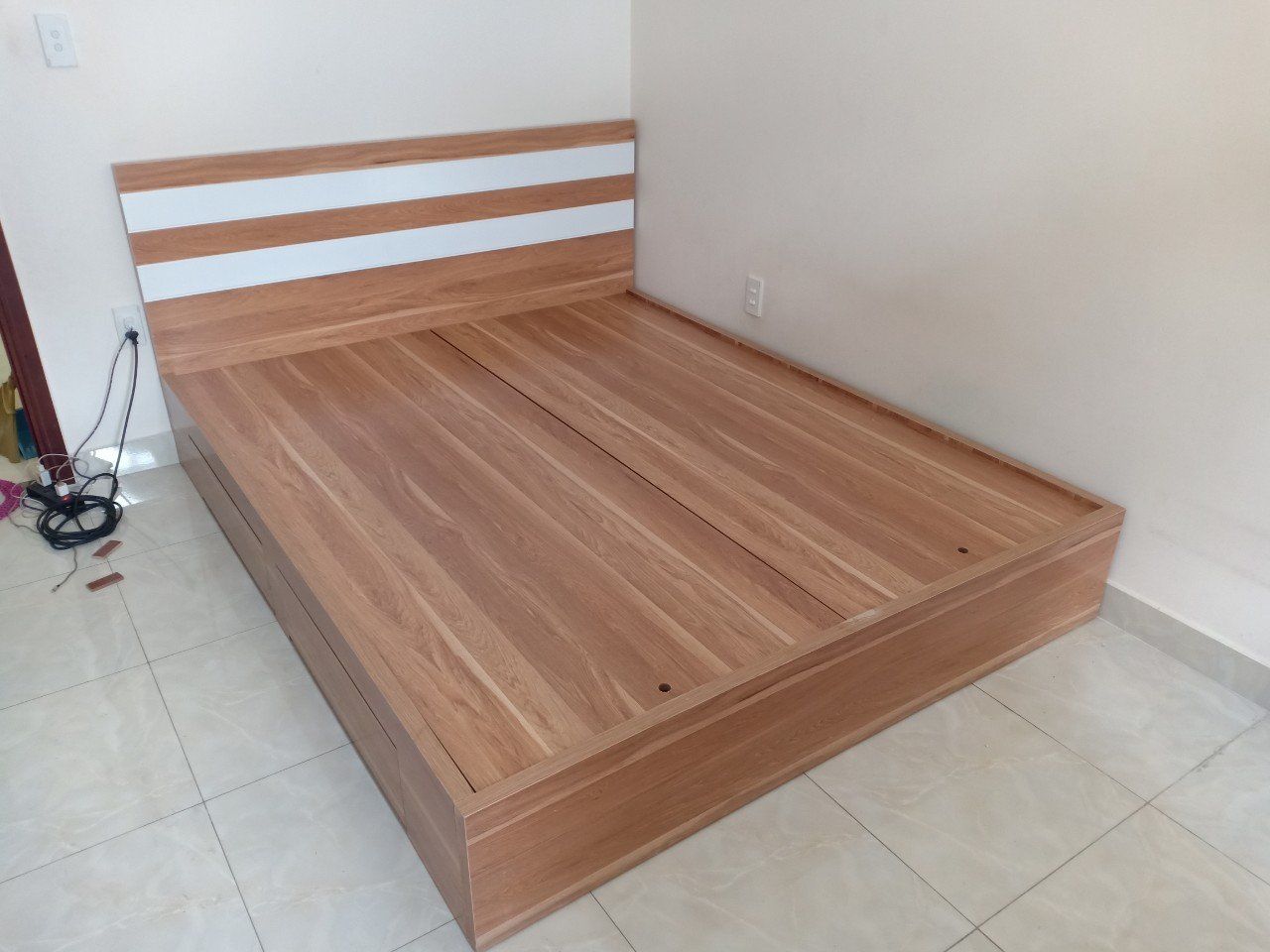  Giường ngủ mdf melamine có hộc tủ 1m8 vàng 