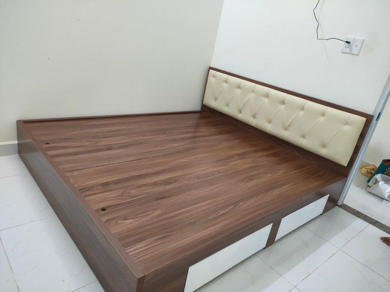  Giường ngủ mdf melamine vip 1m6 nâu kem 