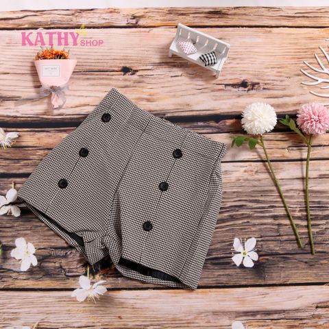 Quần shorts ca rô đính nút bé gái xinh xắn