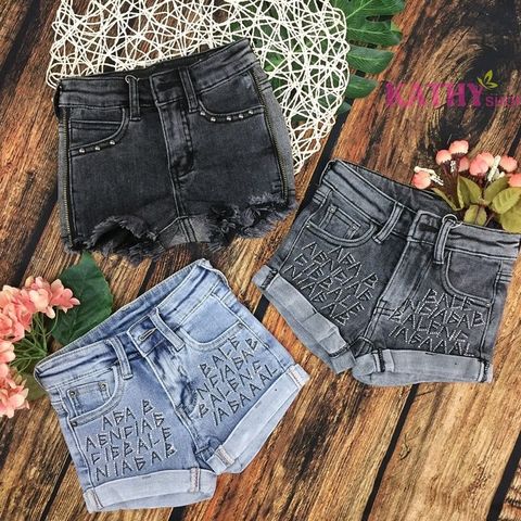 Quần short jeans chữ đính hột sành điệu