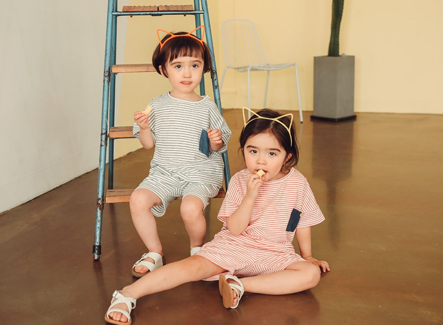 Bộ đồ bé gái/ bé trai Hàn Quốc Bebezoo ngắn tay _ Red Stripes