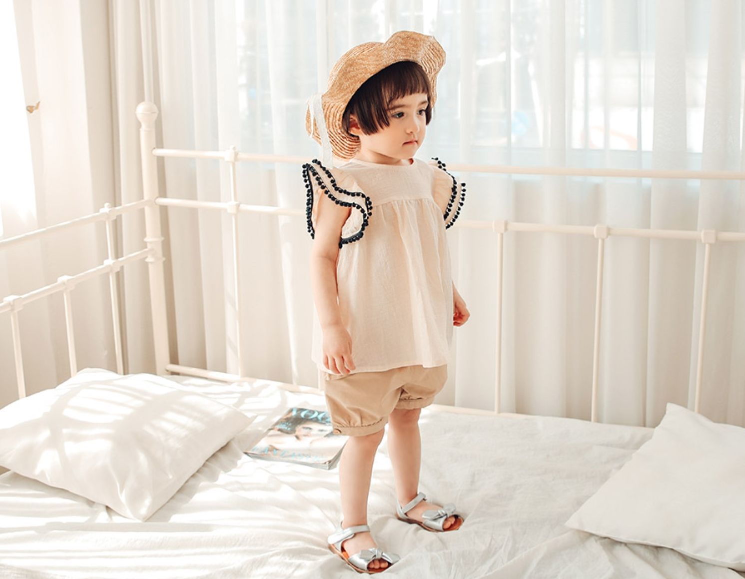 Áo bé gái Hàn Quốc Bebezoo cộc tay _ Tay xoè bi