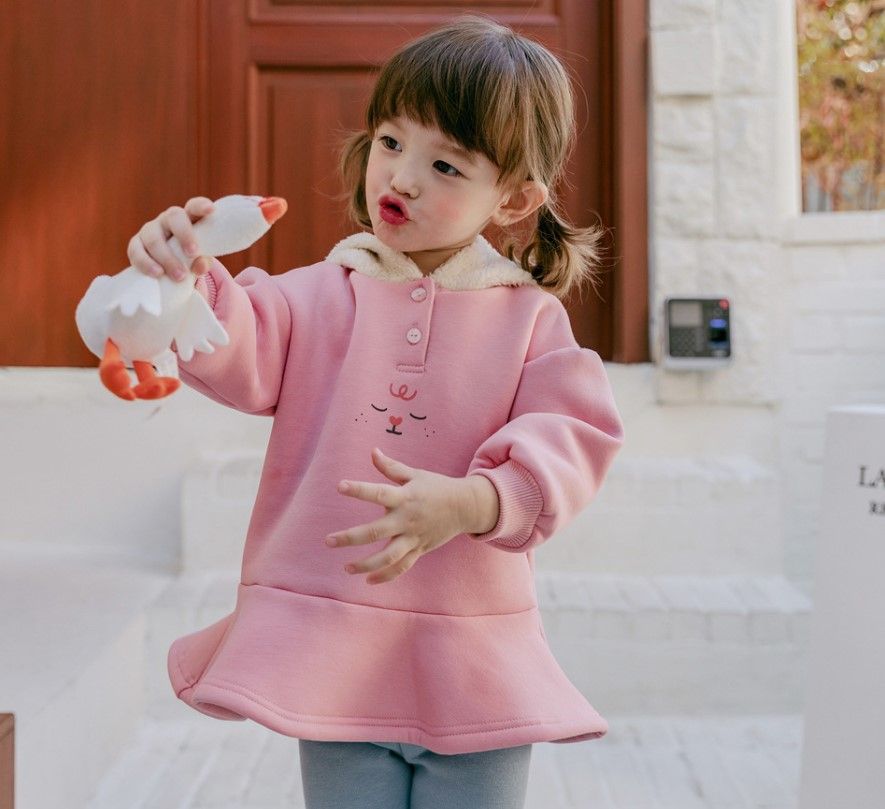 Áo bé gái Hàn Quốc Bebezoo dài tay _ Cute sheep mũ lông