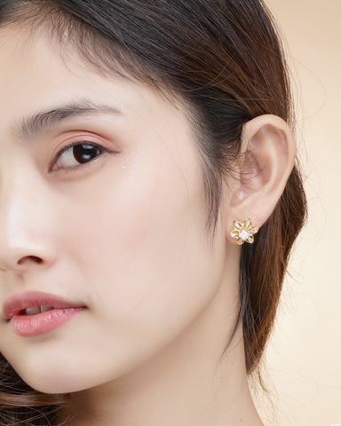 Bông tai nữ UHA mạ vàng 18K , đính kim cương nhân tạo B1145131-70