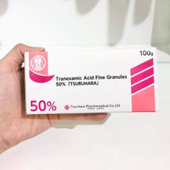 Bột trị nám trắng da Tranexamic Acid 50% Tsuruhara 100g của Nhật Bản có tốt không ? giá bao nhiêu ? mua ở đâu