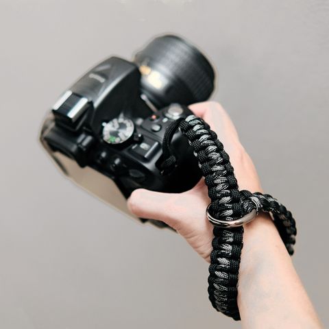  Dây đeo máy ảnh cổ tay Cammix - Xám đen - Dây Dù Paracord - Dây đeo cổ tay Wrist strap cho máy Fujifilm, Sony, Canon, Nikon 