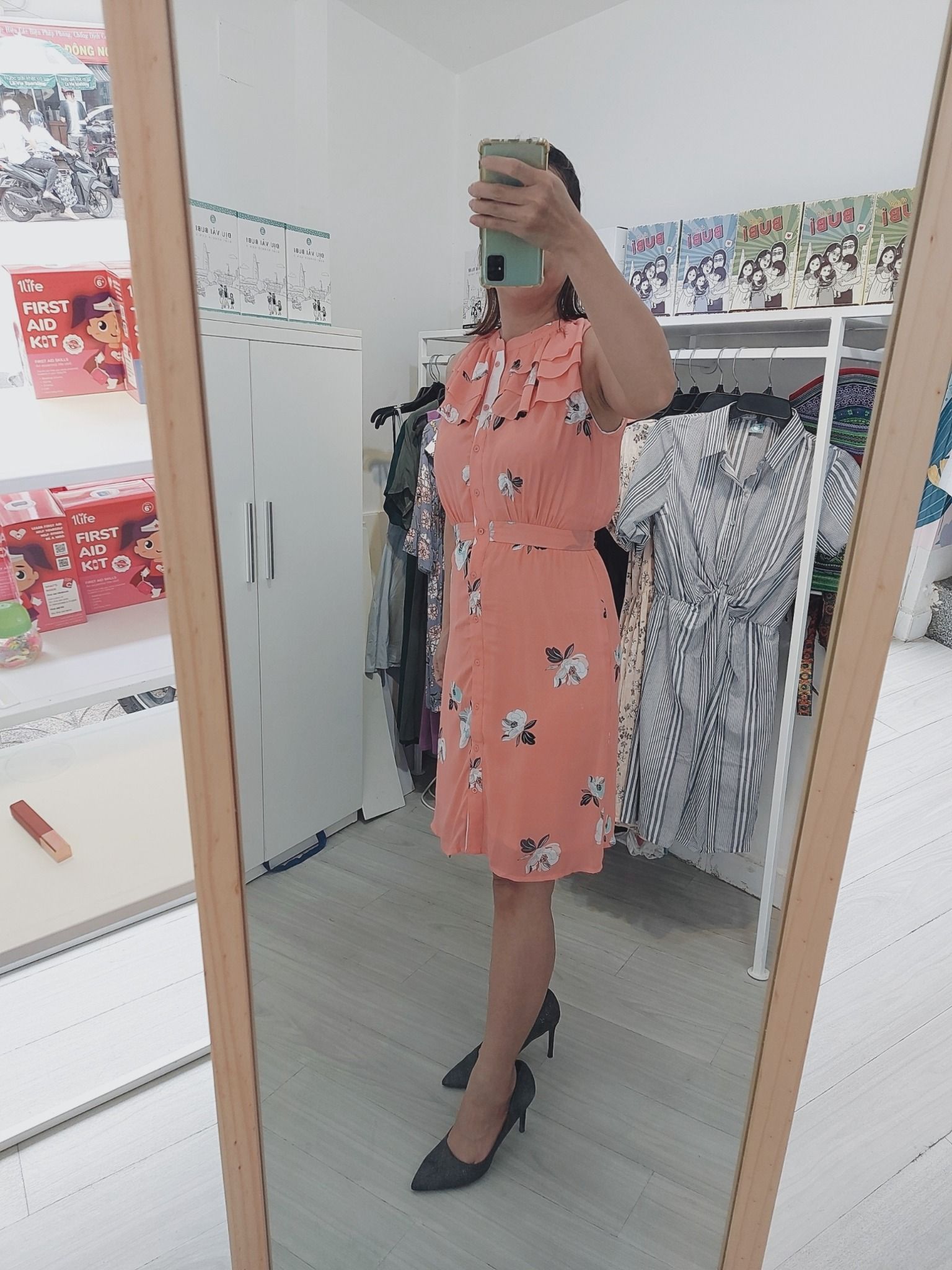 Đầm bé ti - Hoa cam - Xếp bèo vai