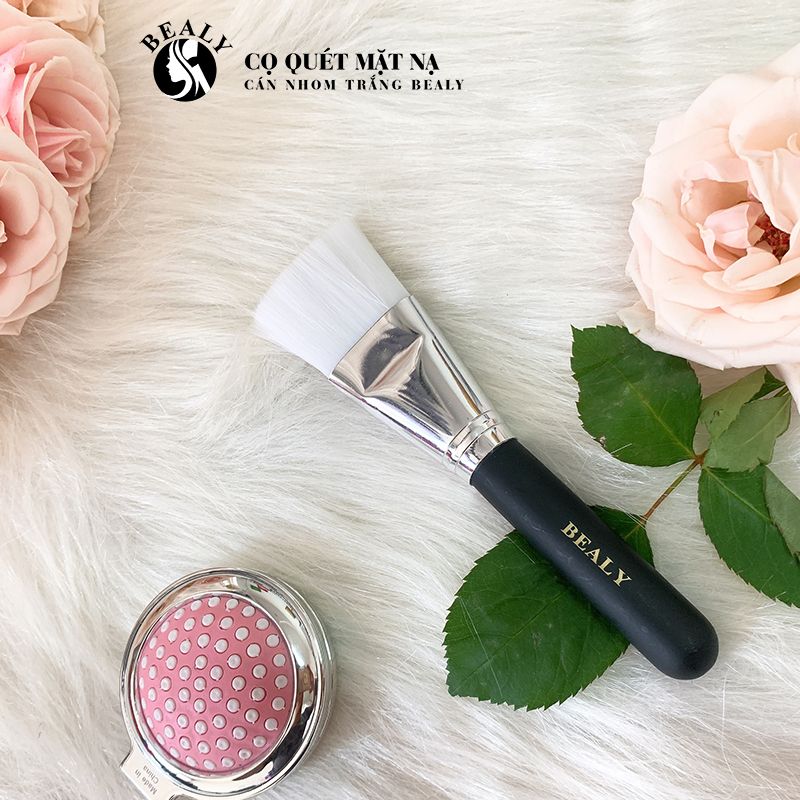 CỌ QUÉT MẶT MẶT NẠ BEALY CÁN ĐEN BẢN VỪA LÔNG TRẮNG