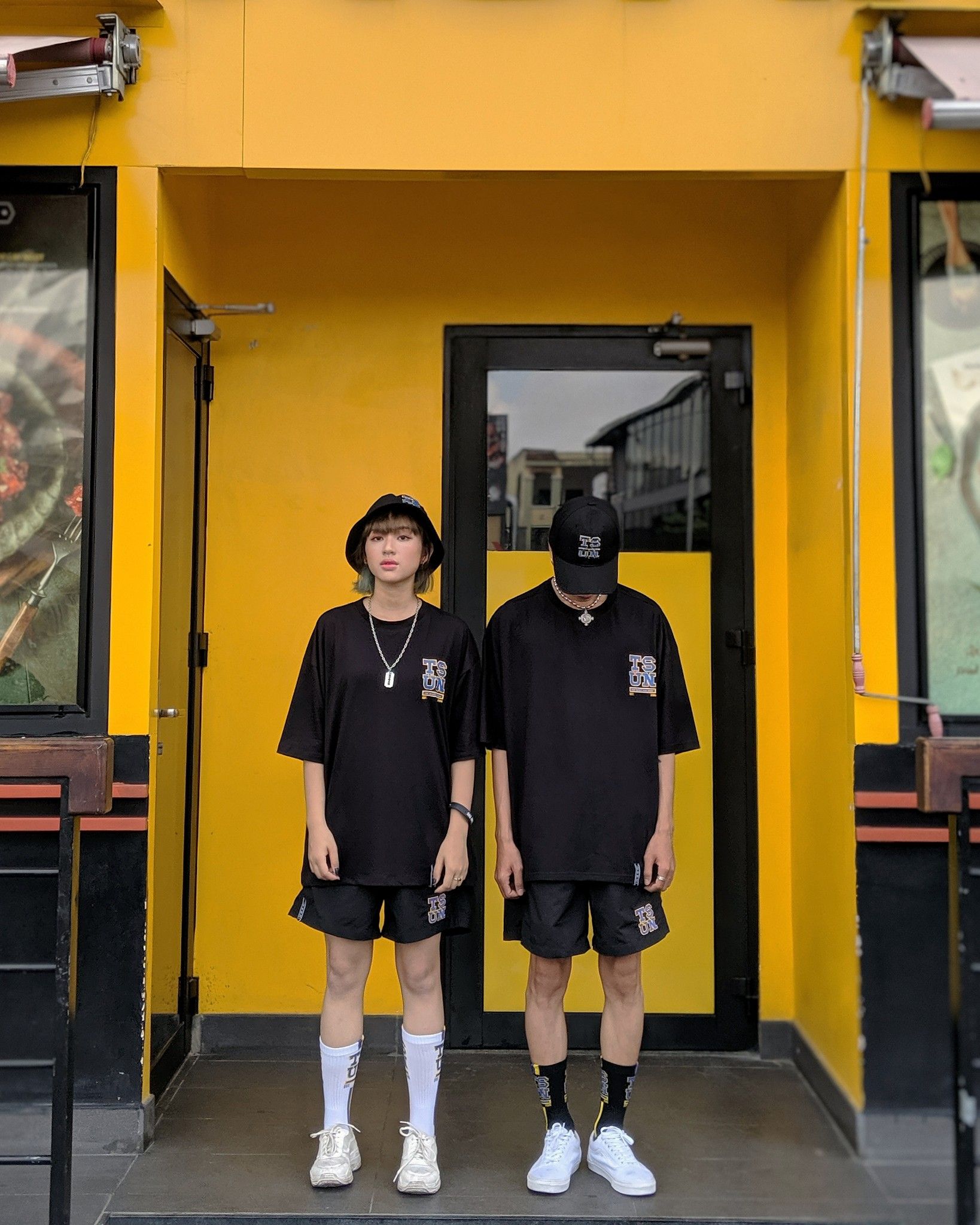 SIGNATURE LOGO/TEE-BLACK