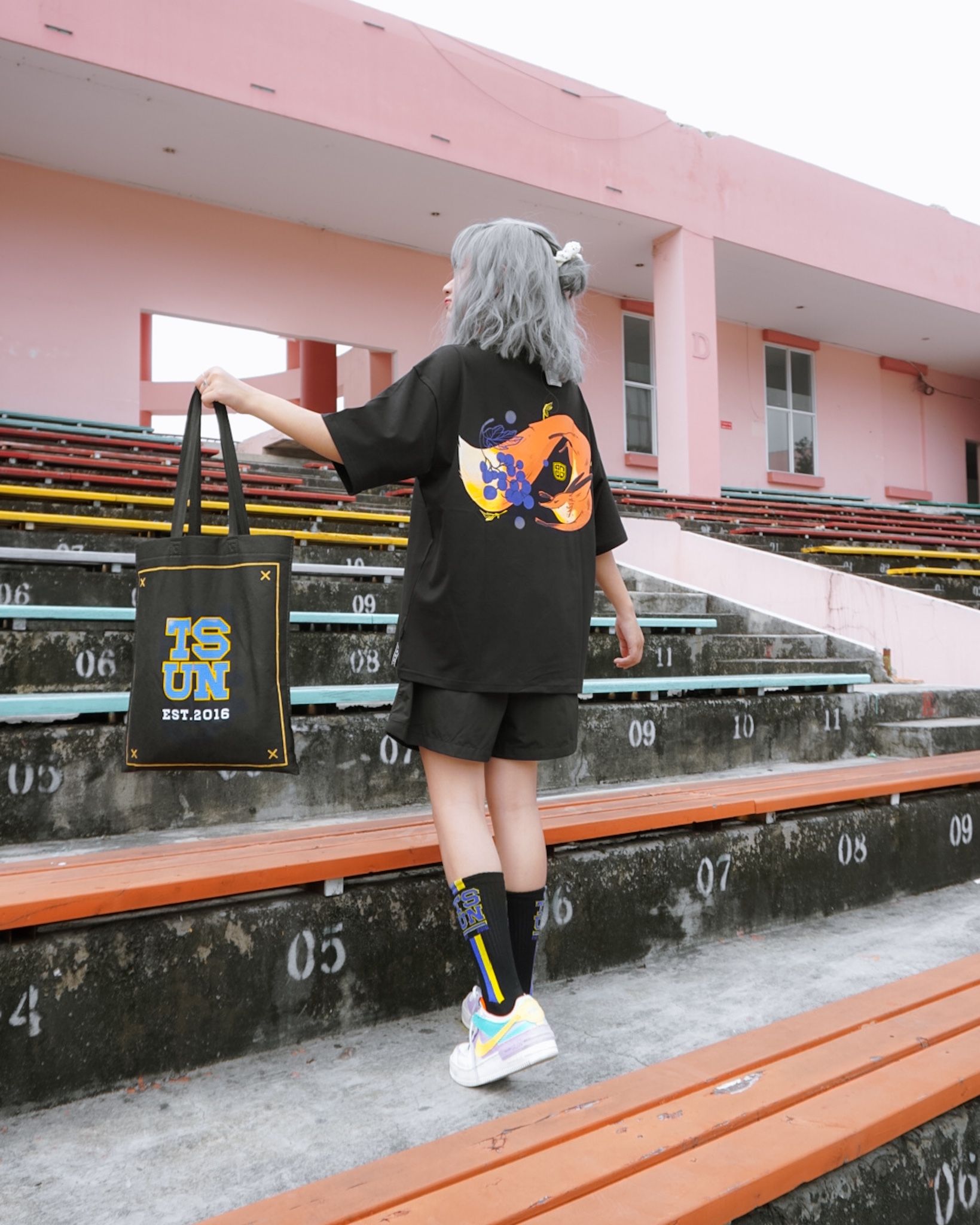 The Fox Tee/Black