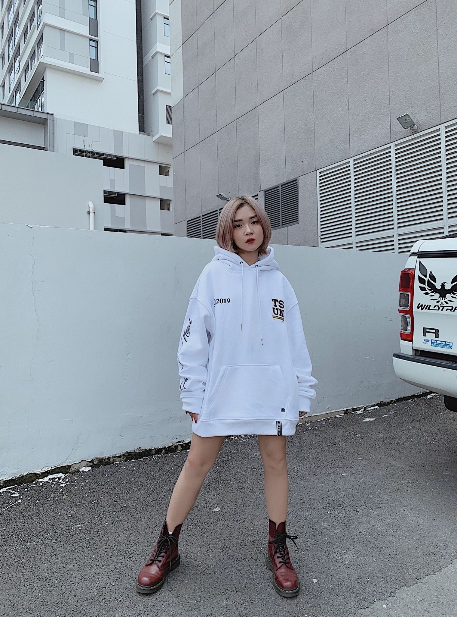 Signature Logo TSUN Hoodie/White