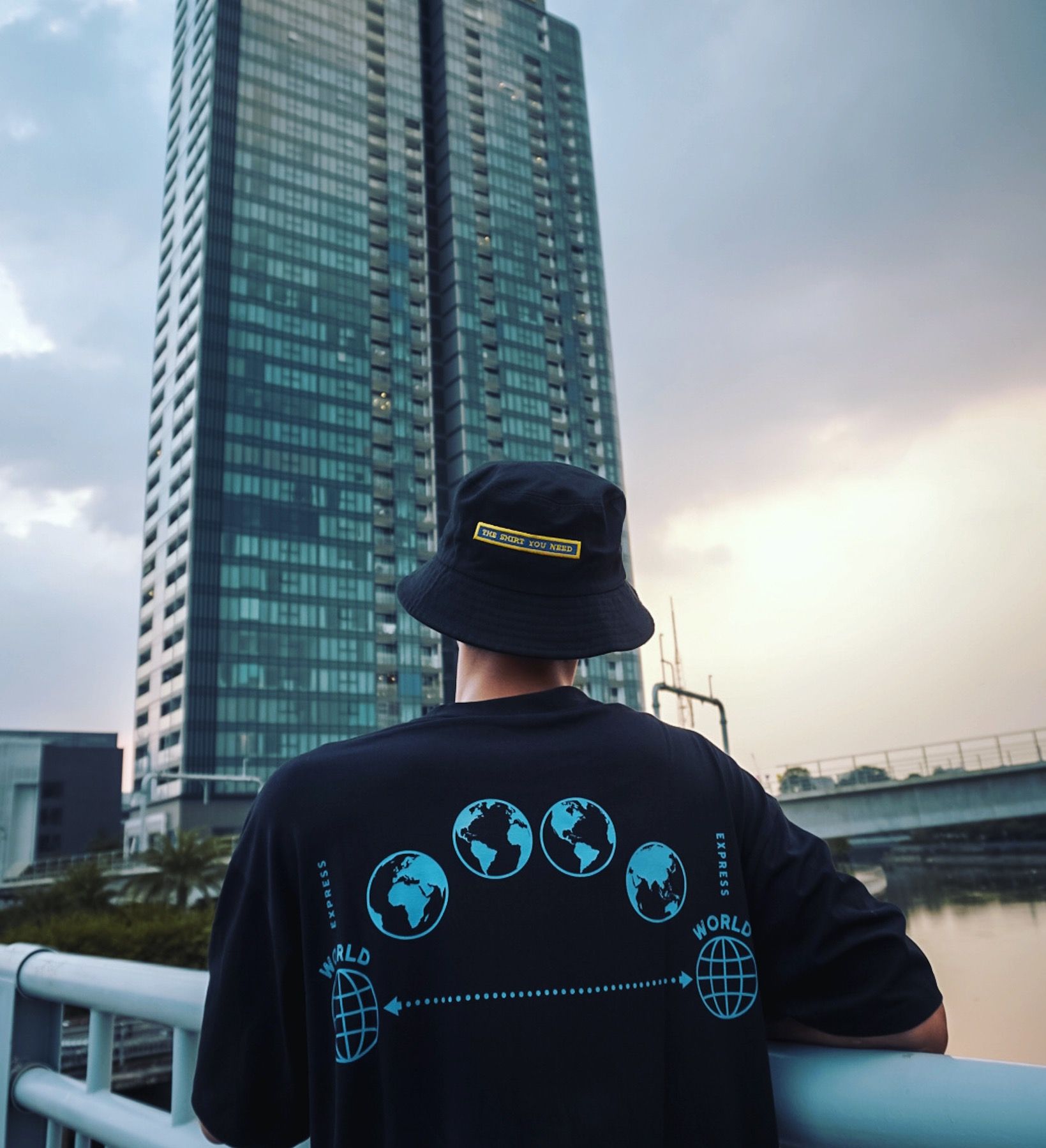 World Mail Tee/Black